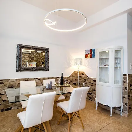 Golden Sunset Apartment